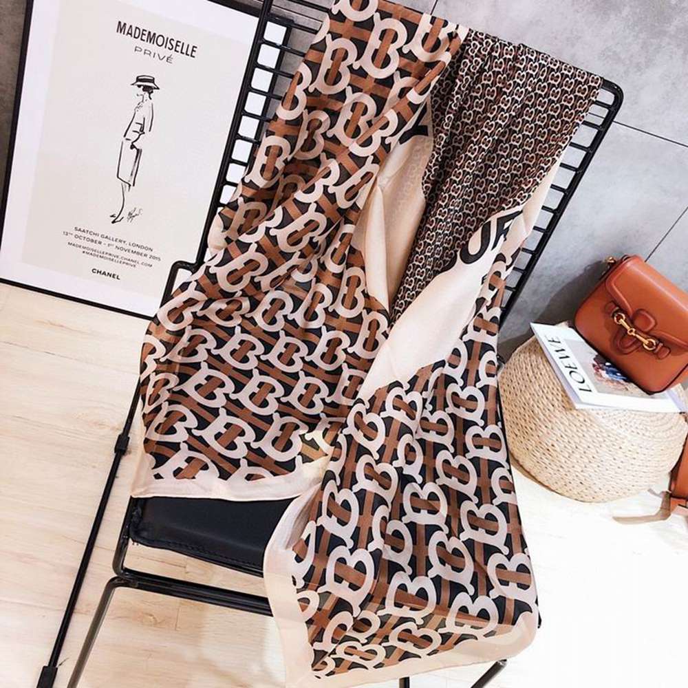 Bv*b*rry Scarf